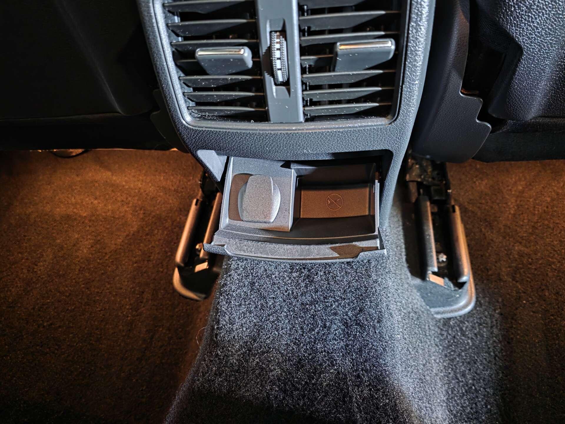 Mercedes-Benz GLA view 47