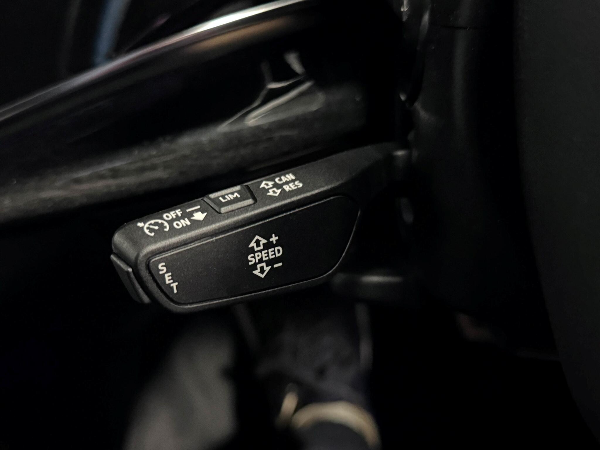 Audi Q8 view 14