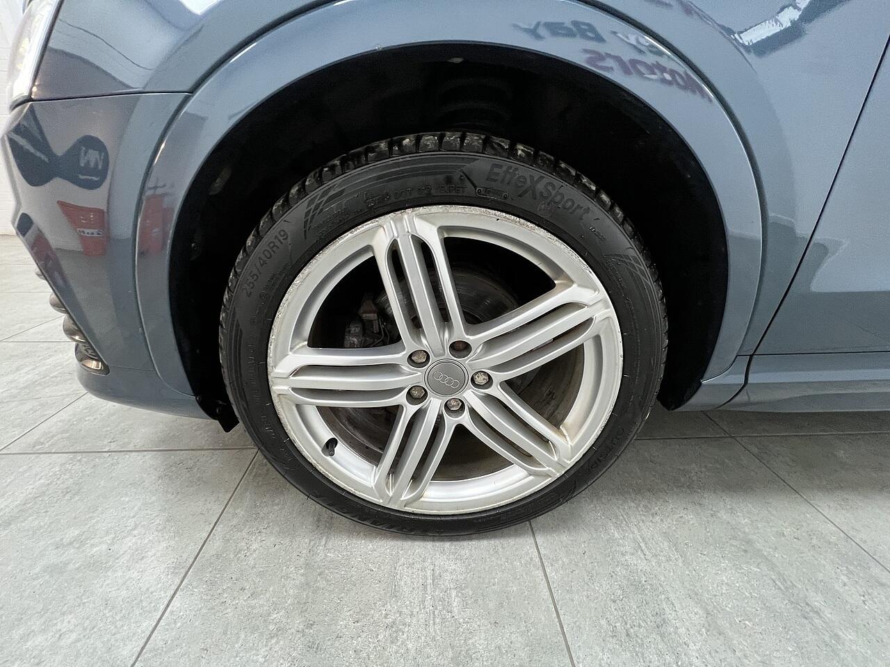 Audi Q3 view 19