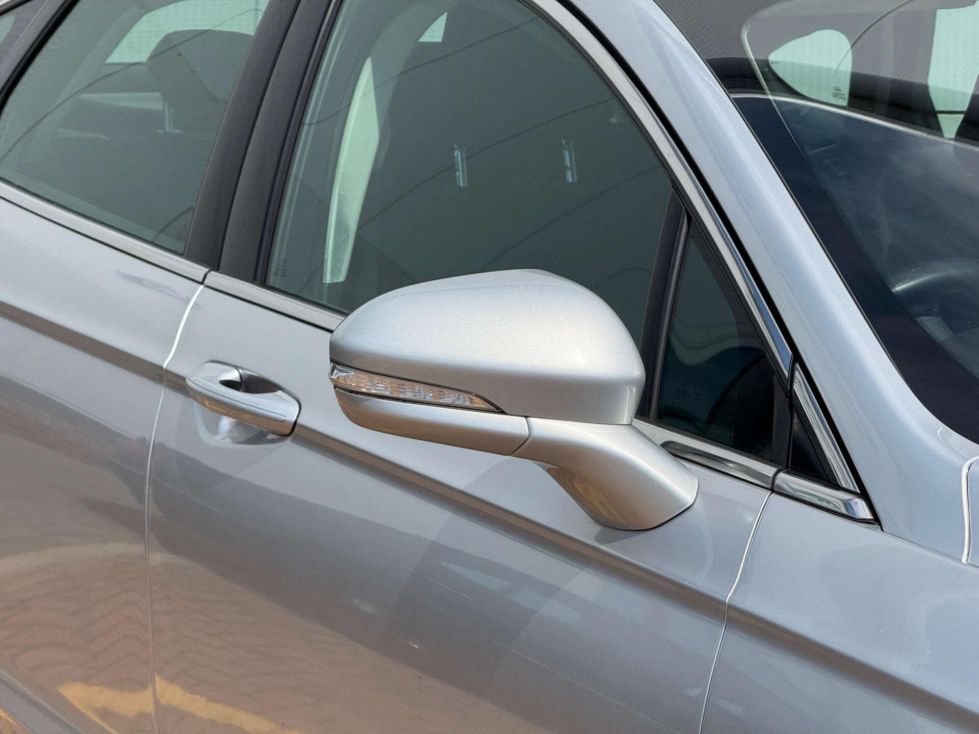 Ford Mondeo view 14