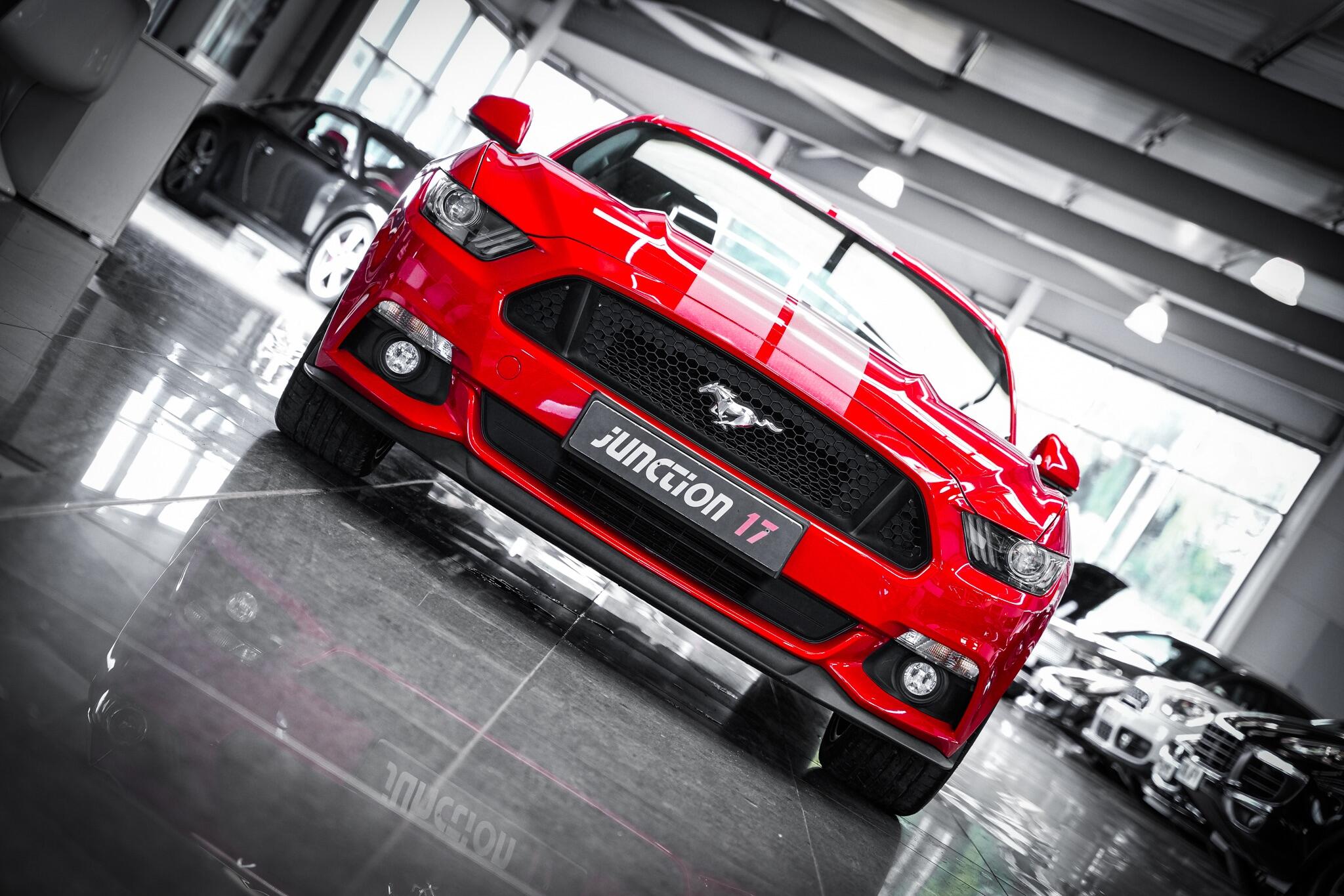 Ford Mustang view 4