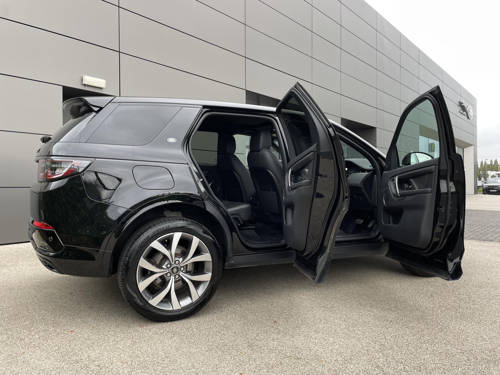 Land Rover Discovery Sport view 59