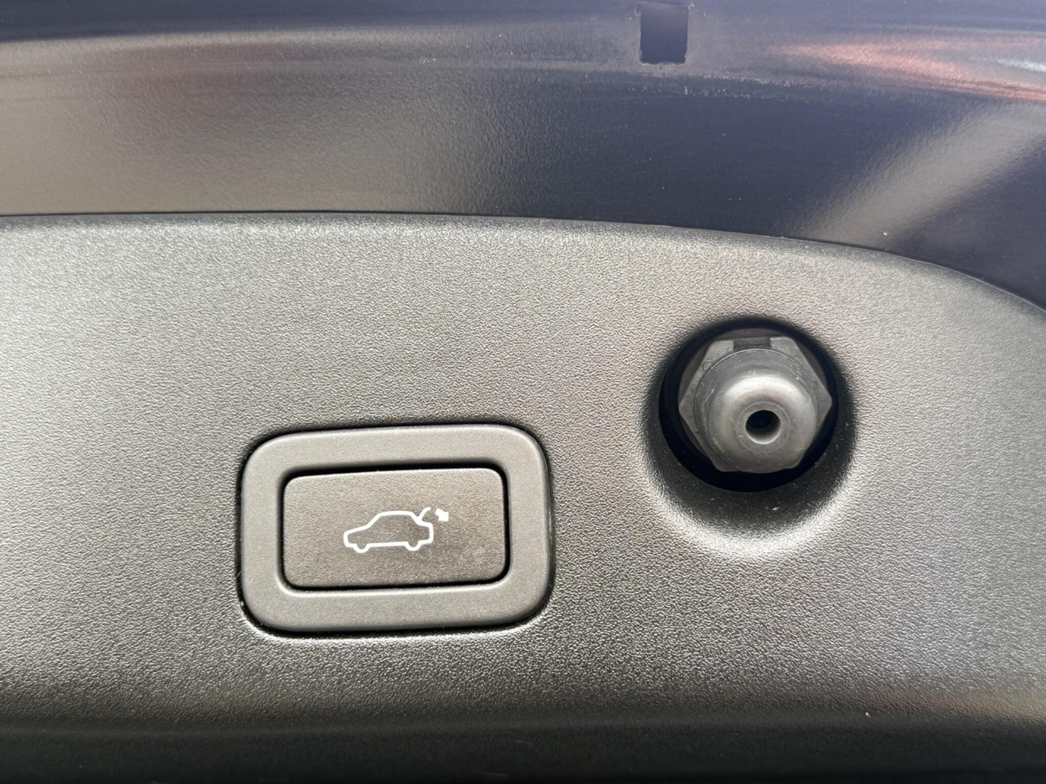 Jaguar XJ - Image 54