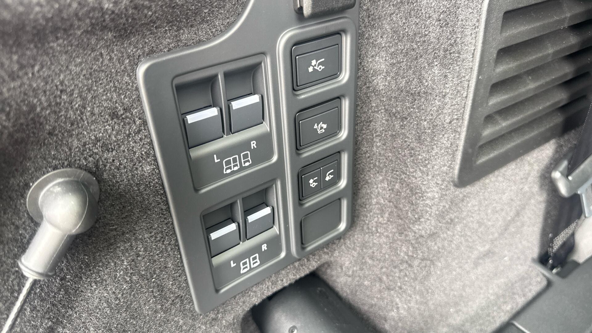 Land Rover Discovery view 37