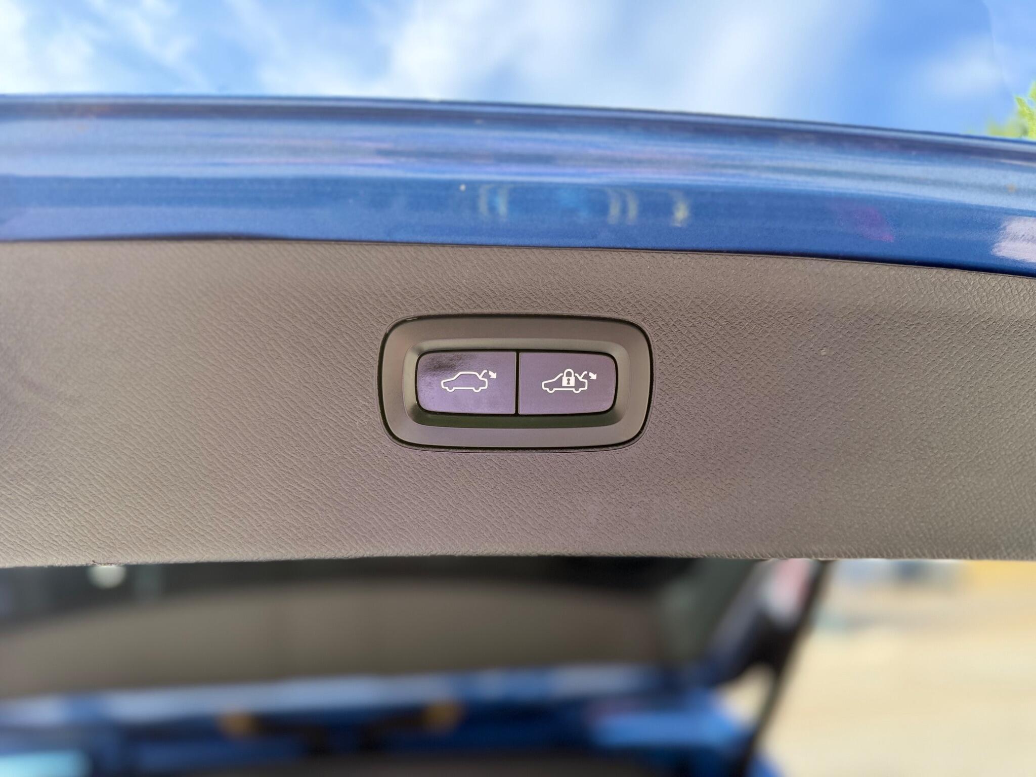 Volvo XC90 view 17