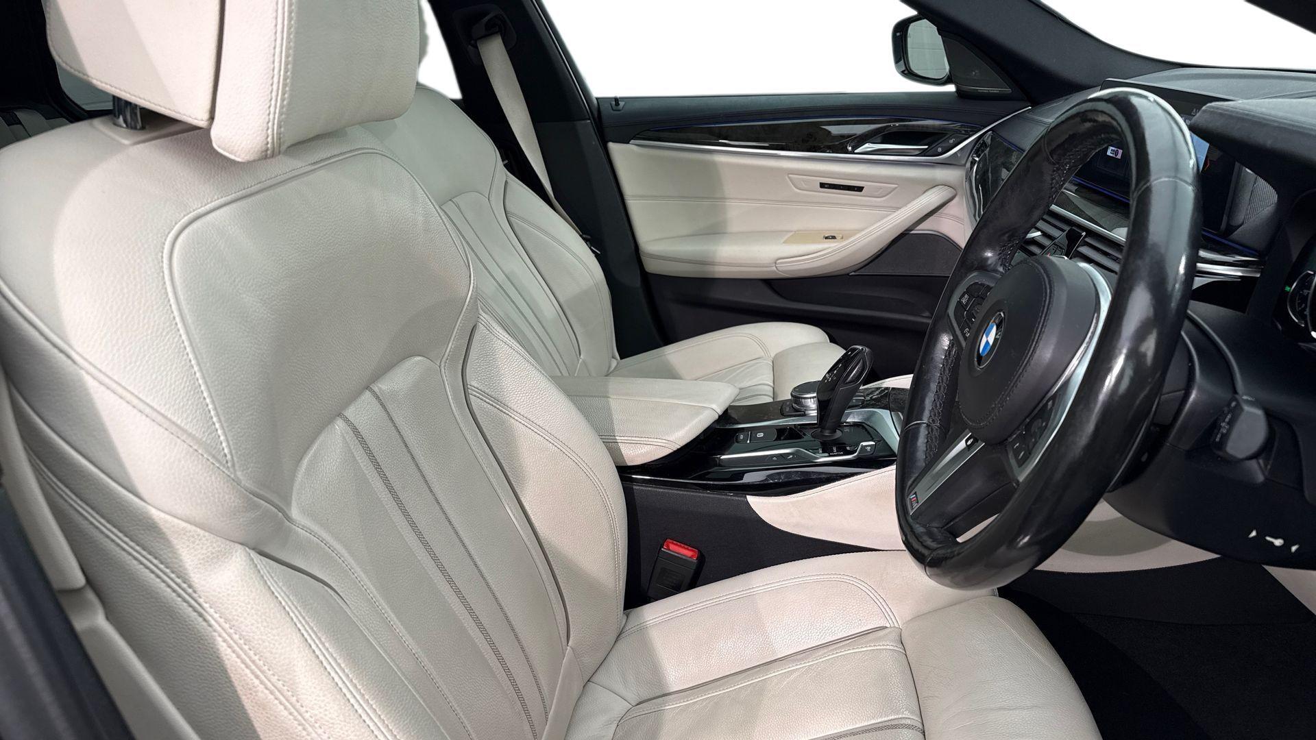 BMW 5 Series view 11