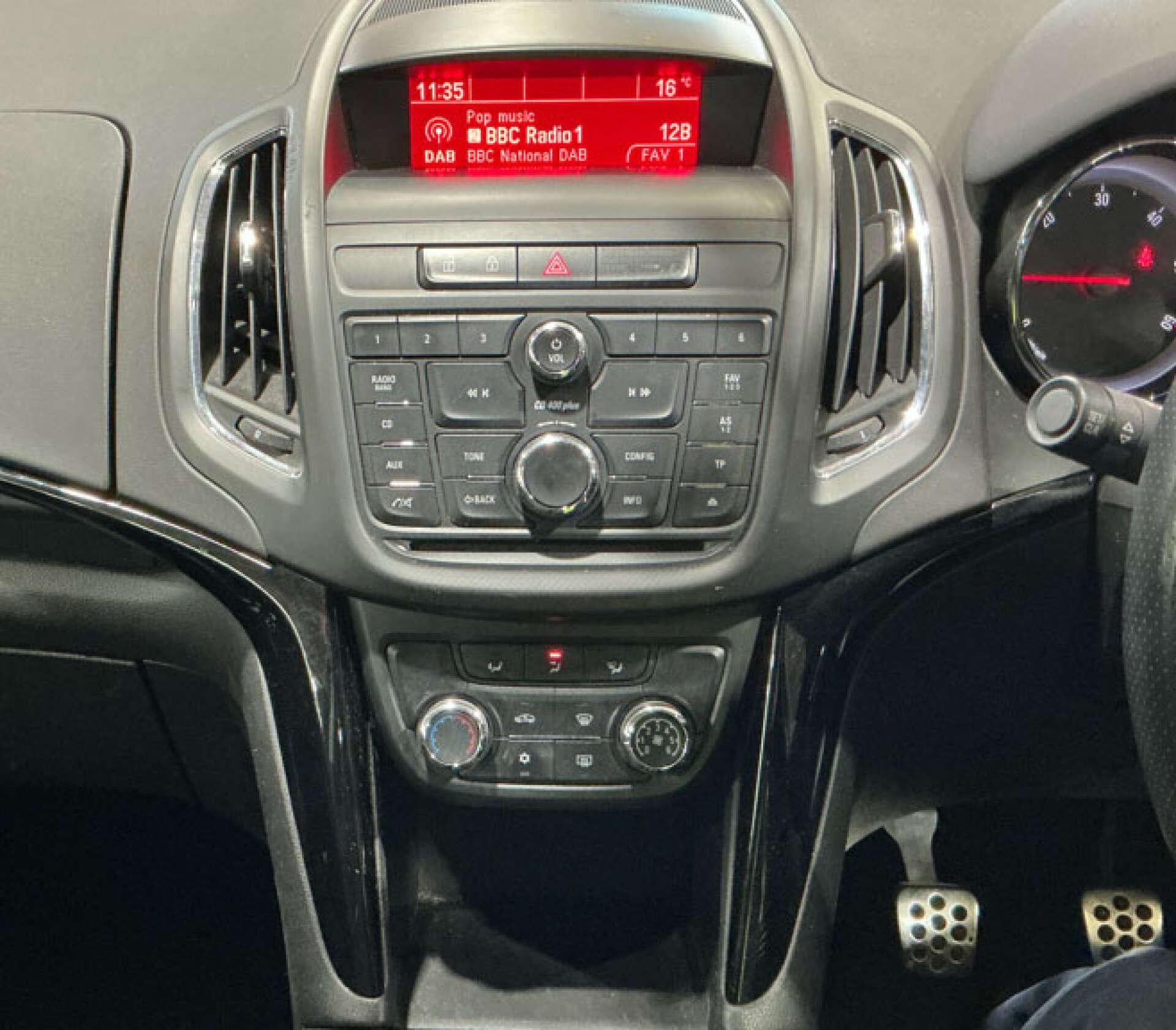 Vauxhall Zafira Tourer view 2