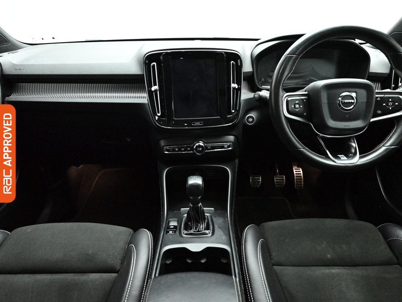 Volvo XC40 view 2