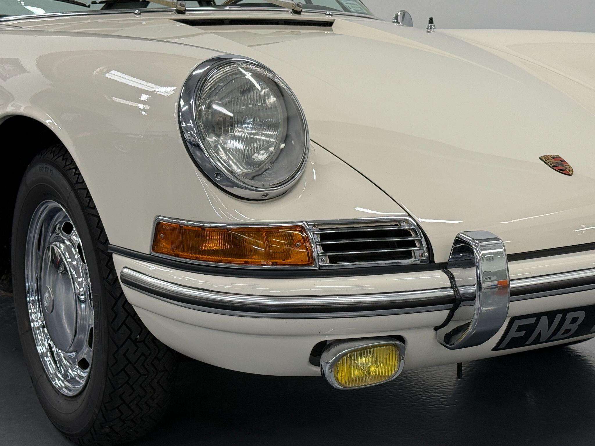 Porsche 911 view 37