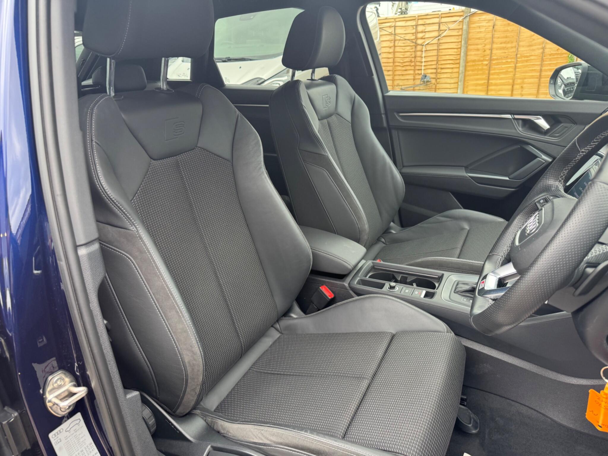 Audi Q3 view 16