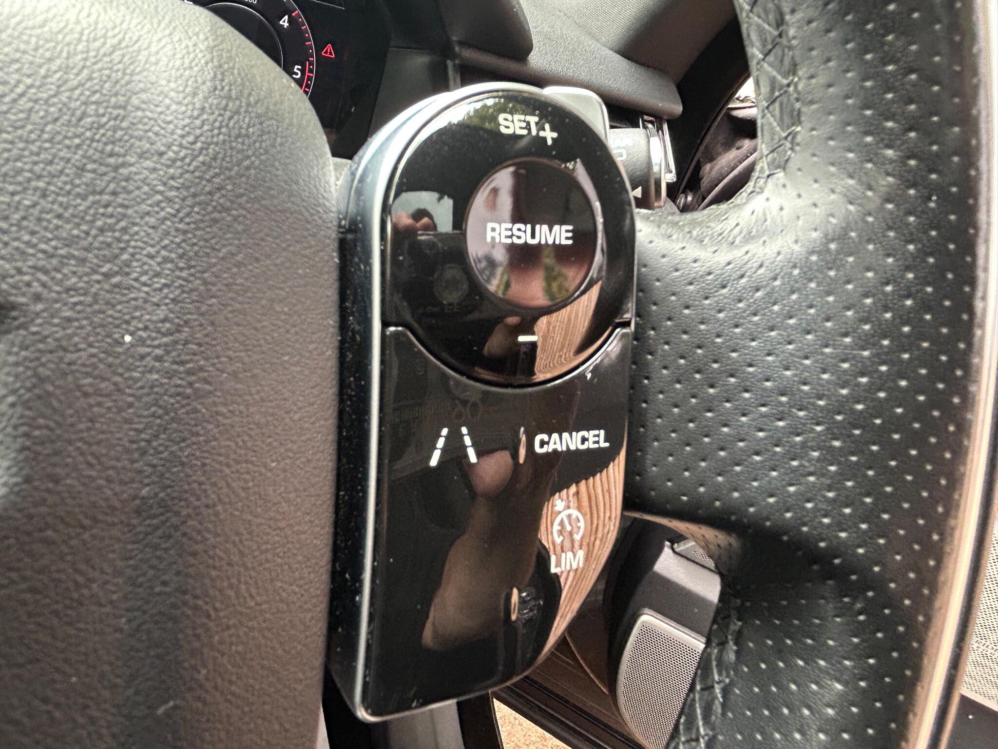 Land Rover Range Rover Velar view 24