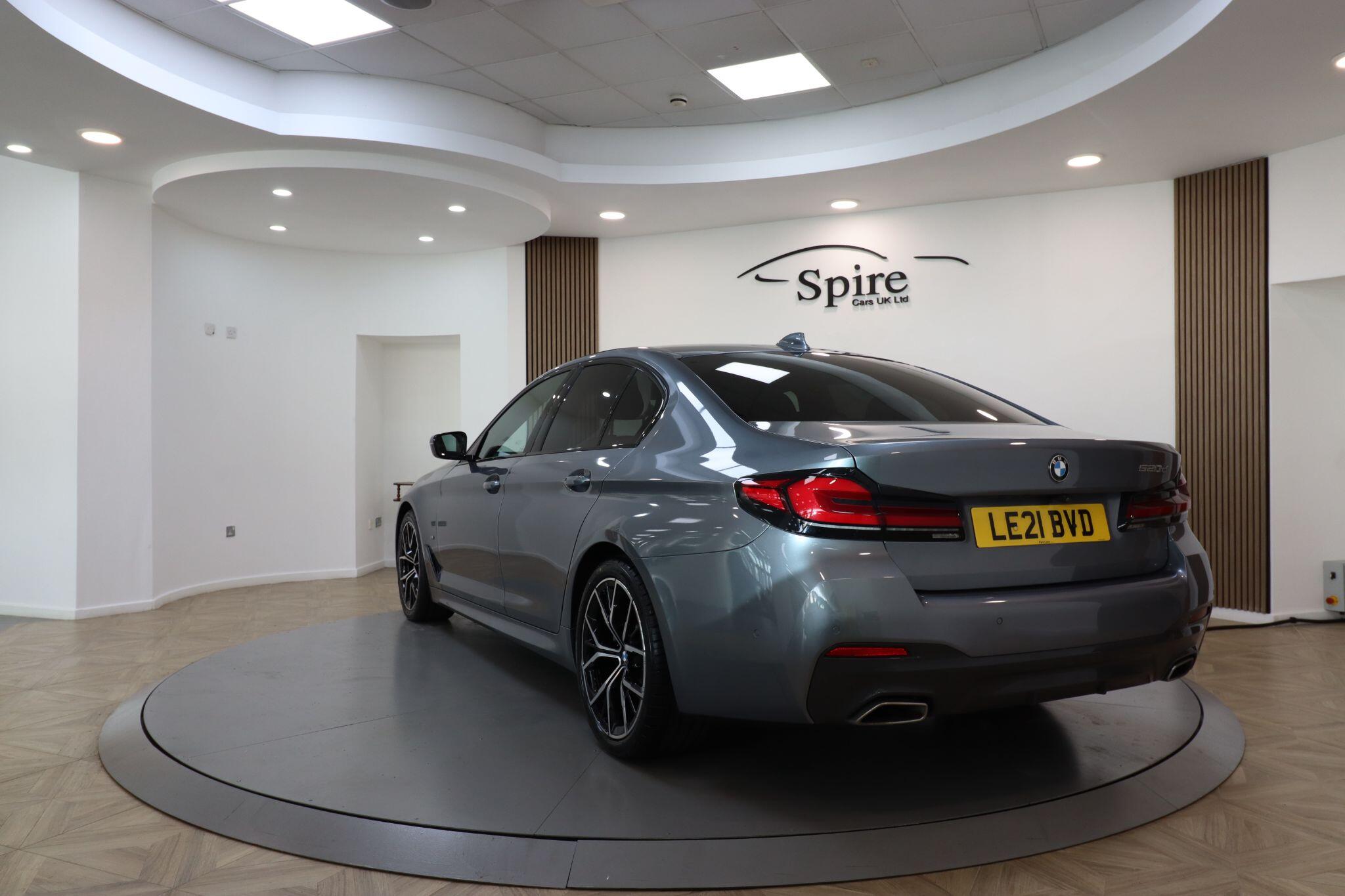 BMW 5 Series view 8