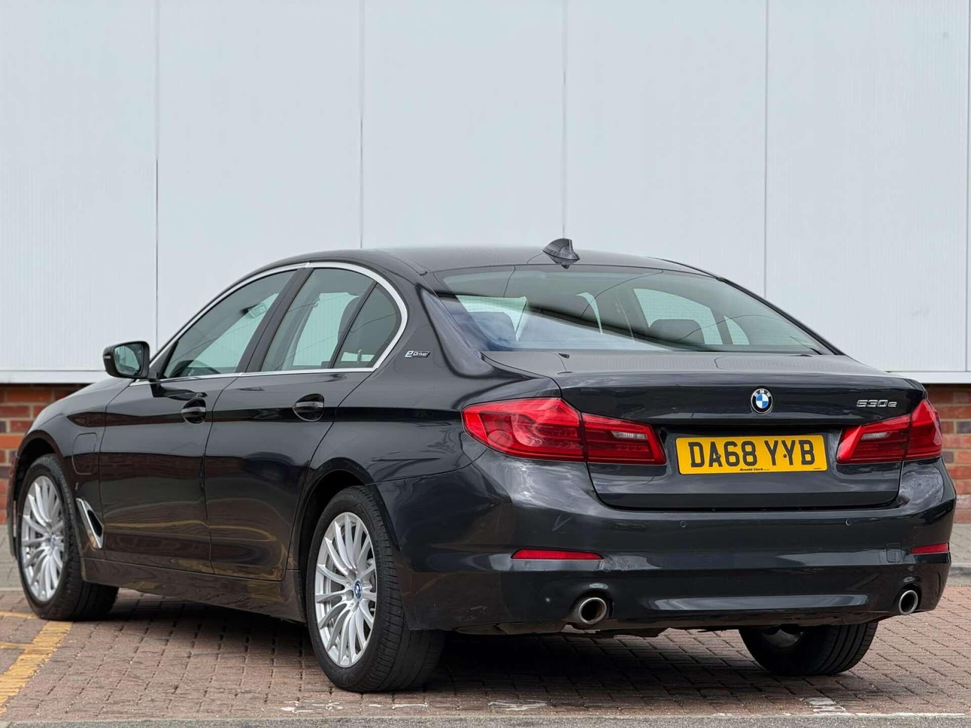 BMW 5 Series view 4