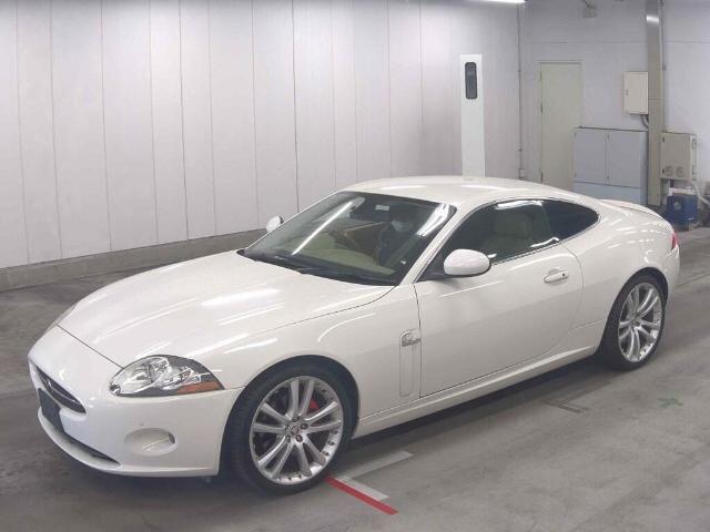 Jaguar XK view 3