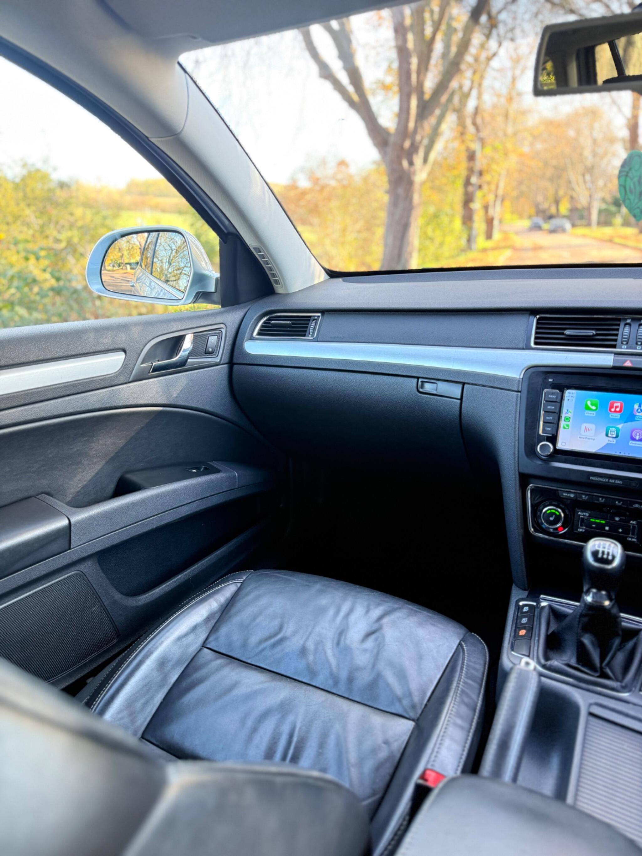 2013 Skoda Superb 2.0 TDI Elegance Euro 5 (s/s) 5dr • 155,000 miles image 25