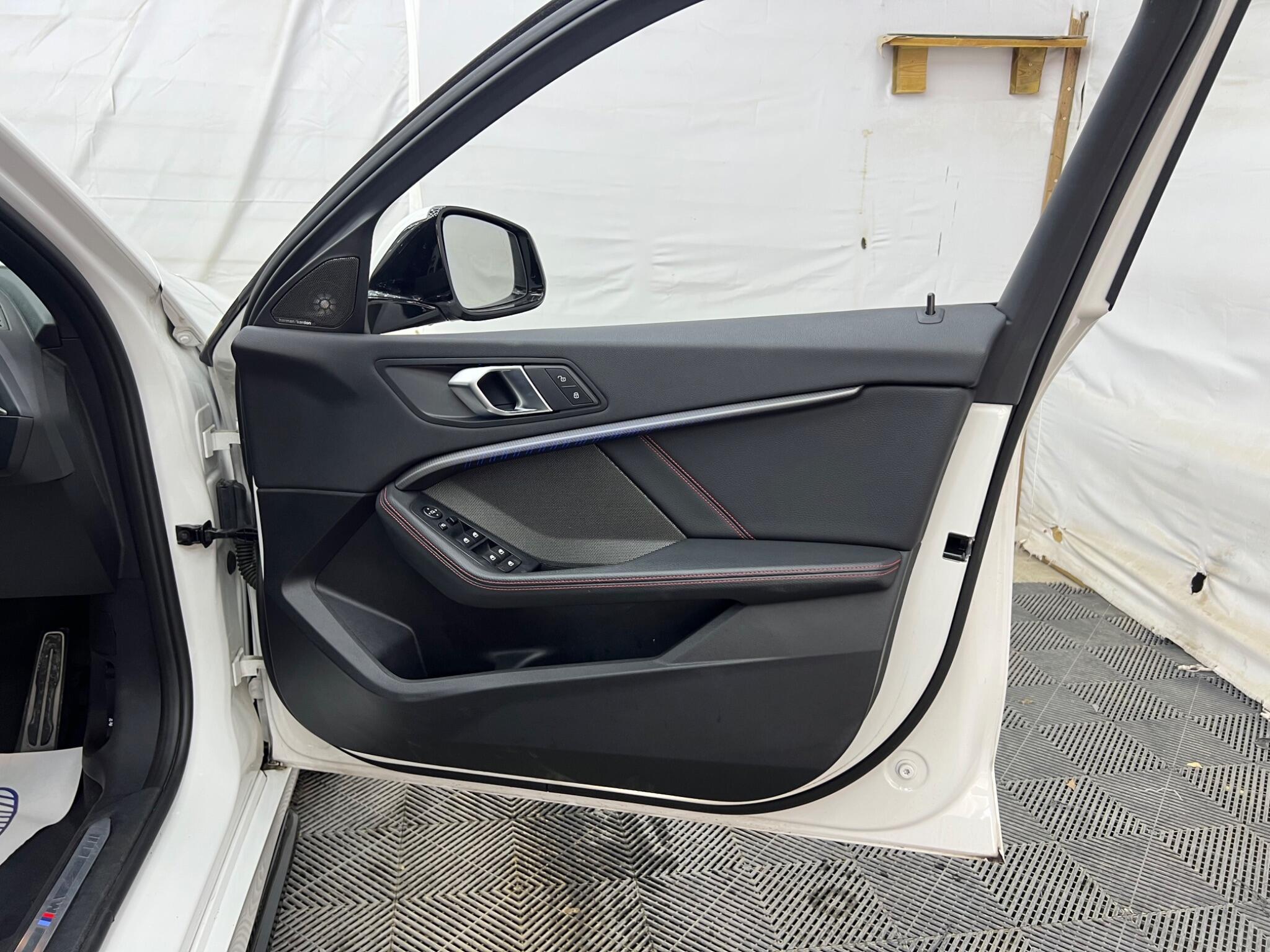 BMW 1 Series view 27
