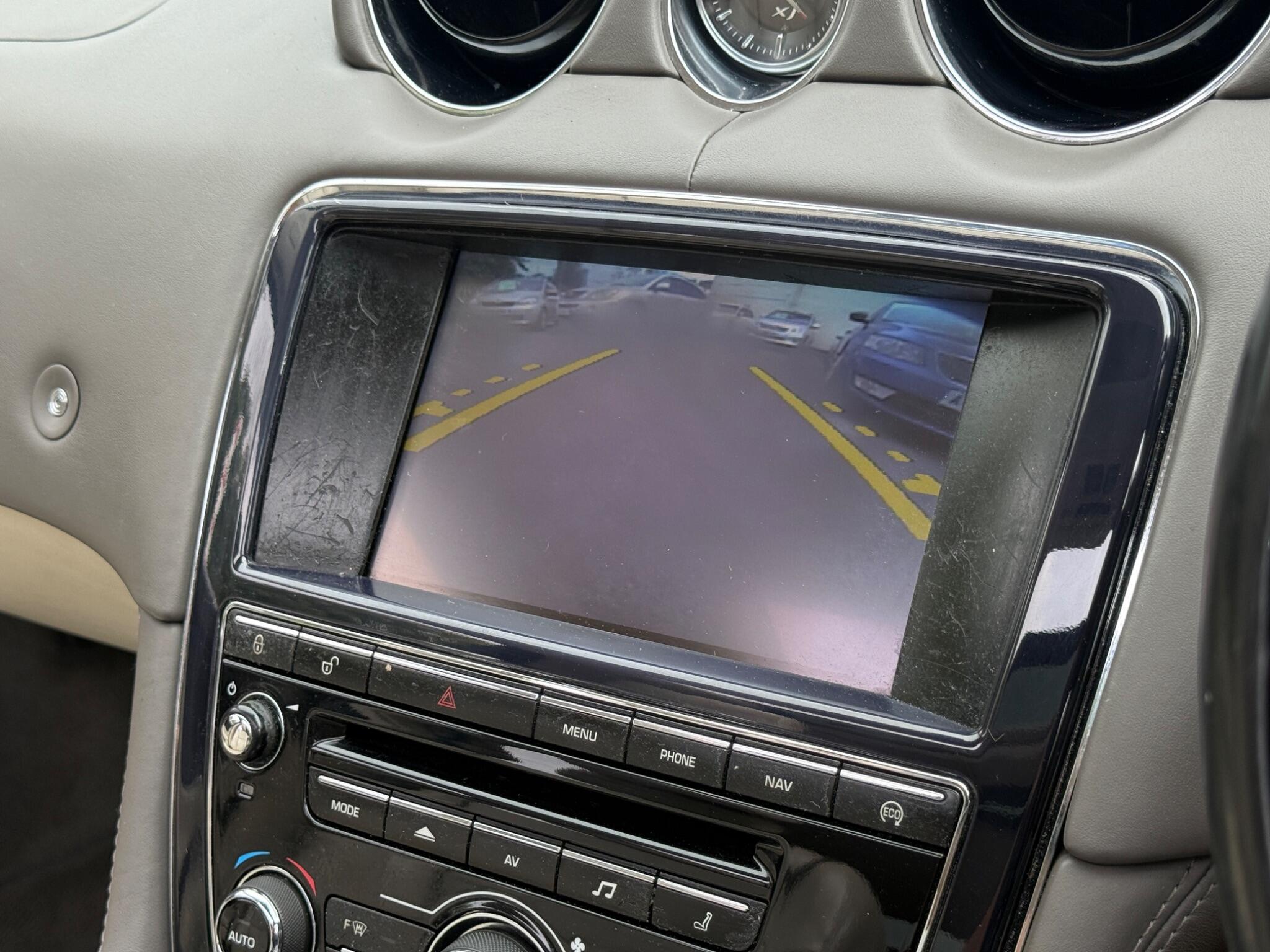 Jaguar XJ - Image 75