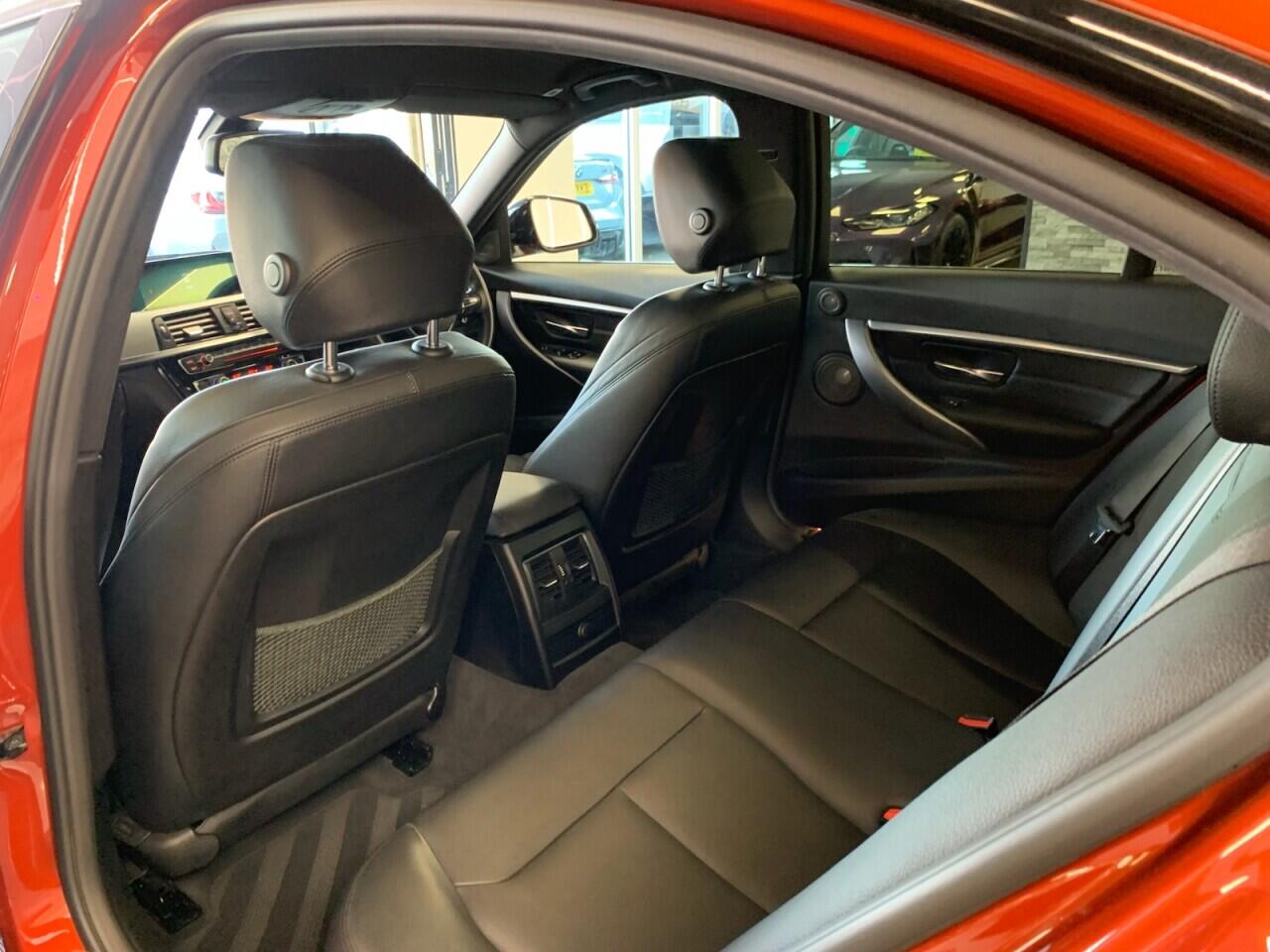 BMW 3 Series view 28