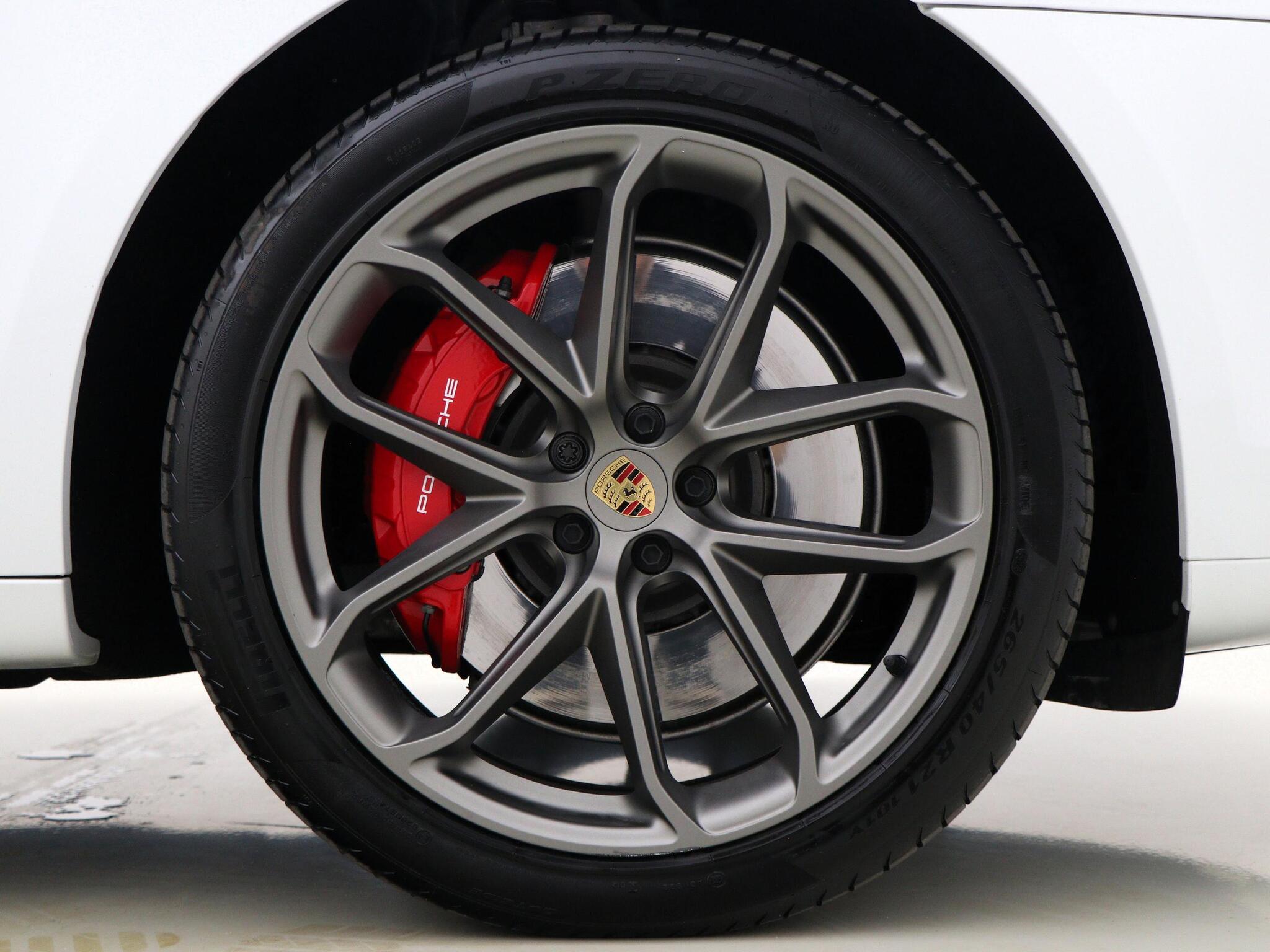 Porsche Macan view 4