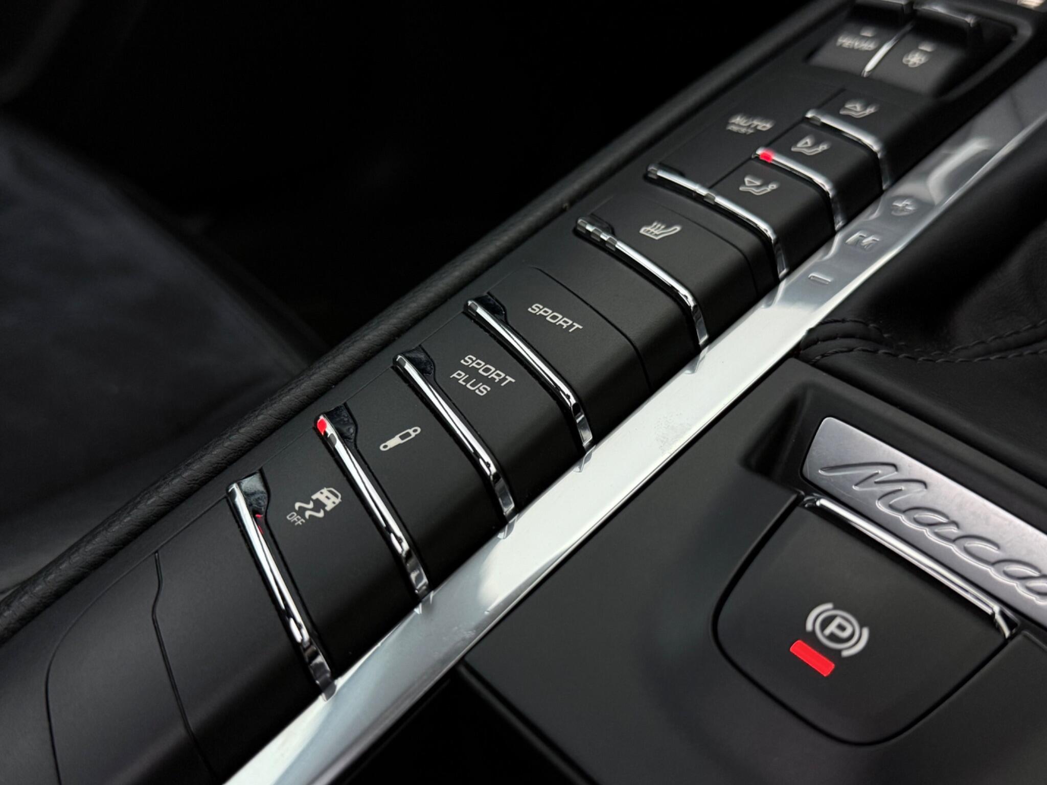 Porsche Macan view 34
