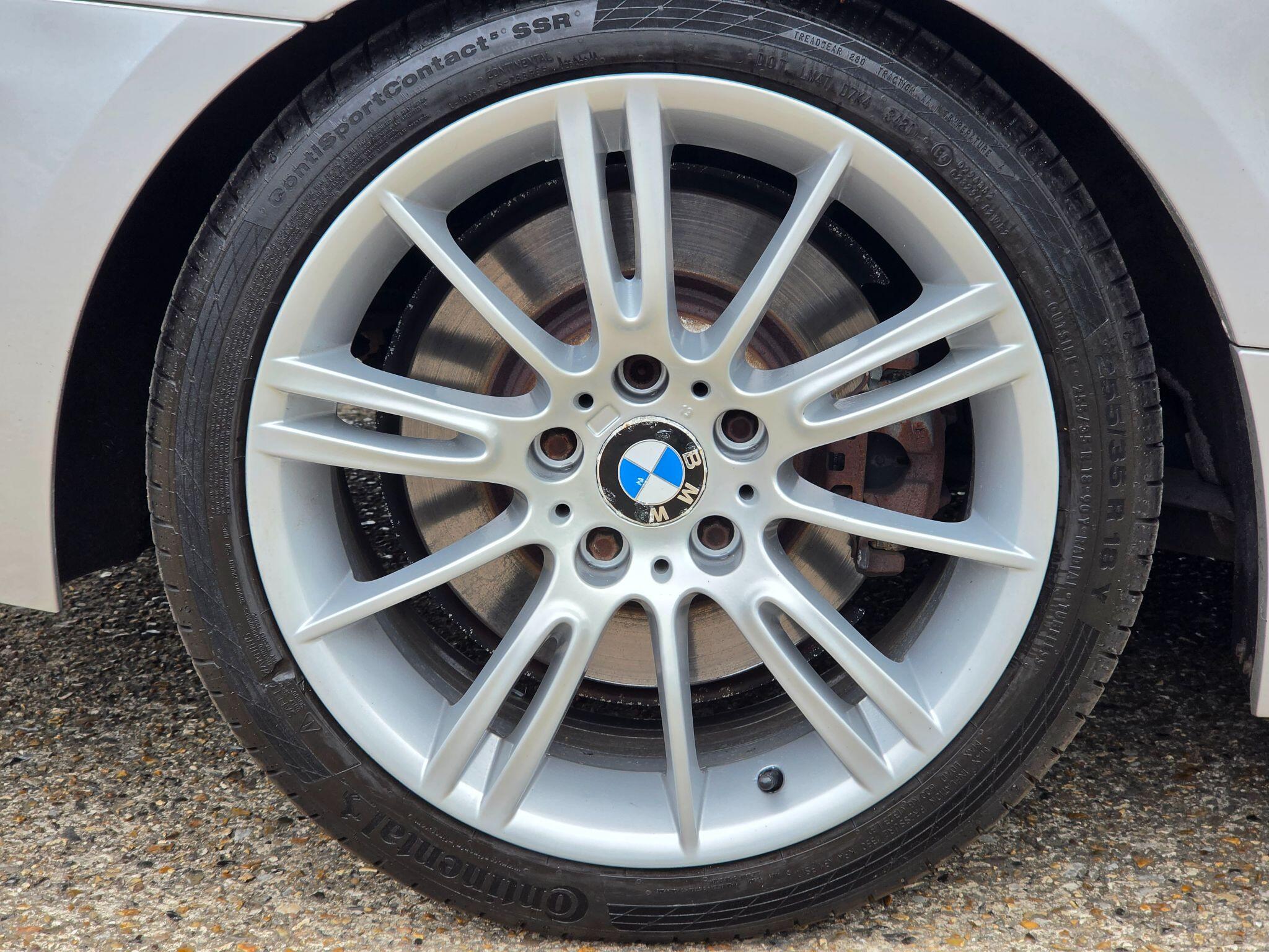 BMW 3 Series view 23