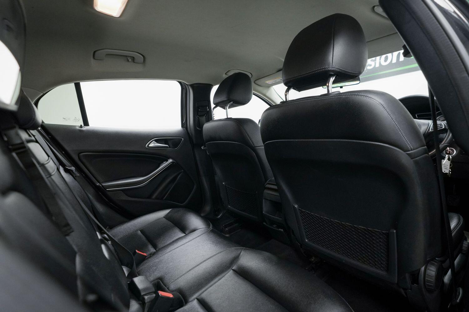 Mercedes-Benz Gla view 15