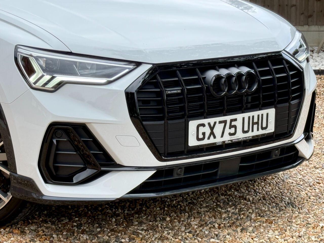 Audi Q3 view 15