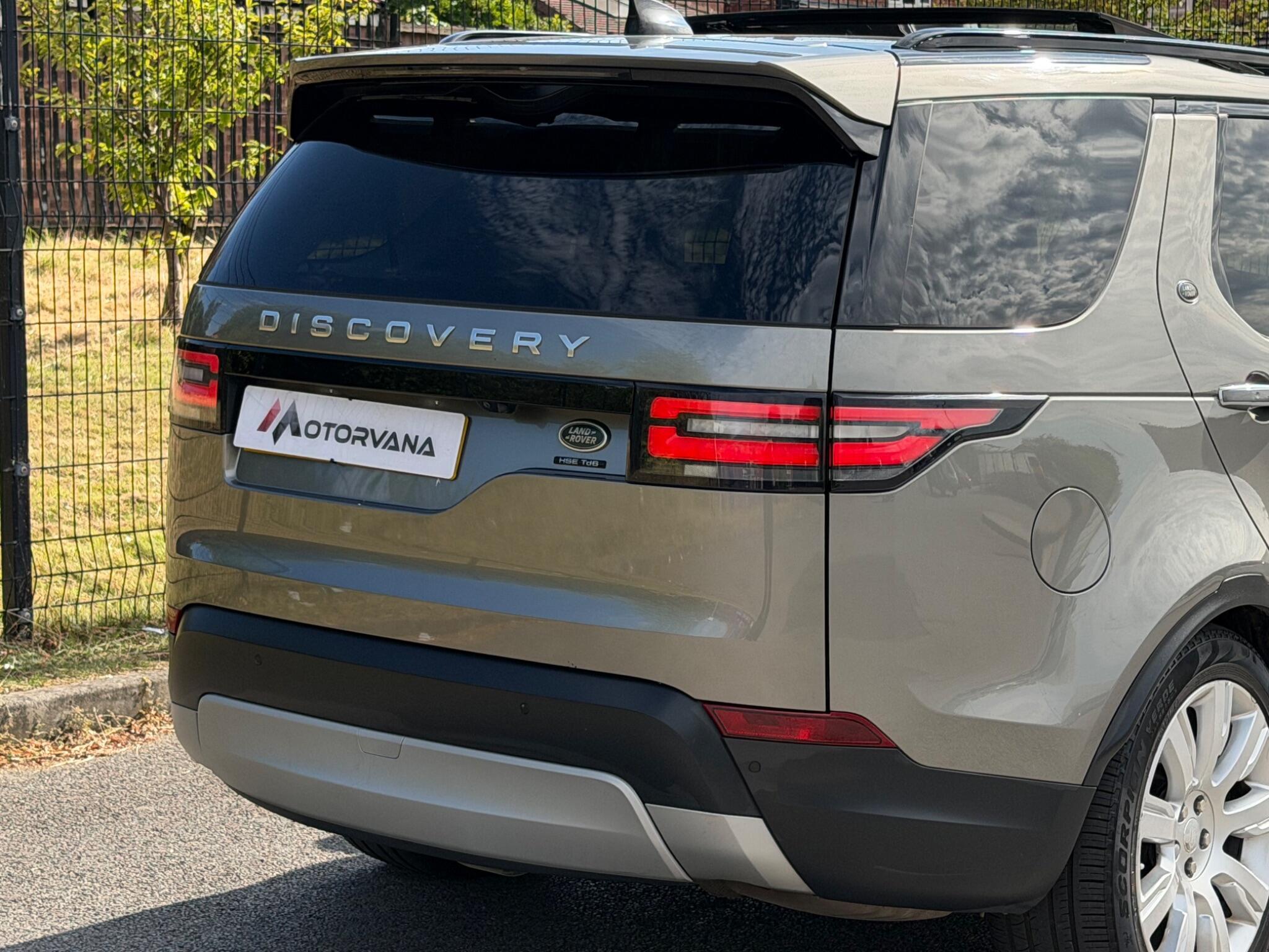 Land Rover Discovery view 6