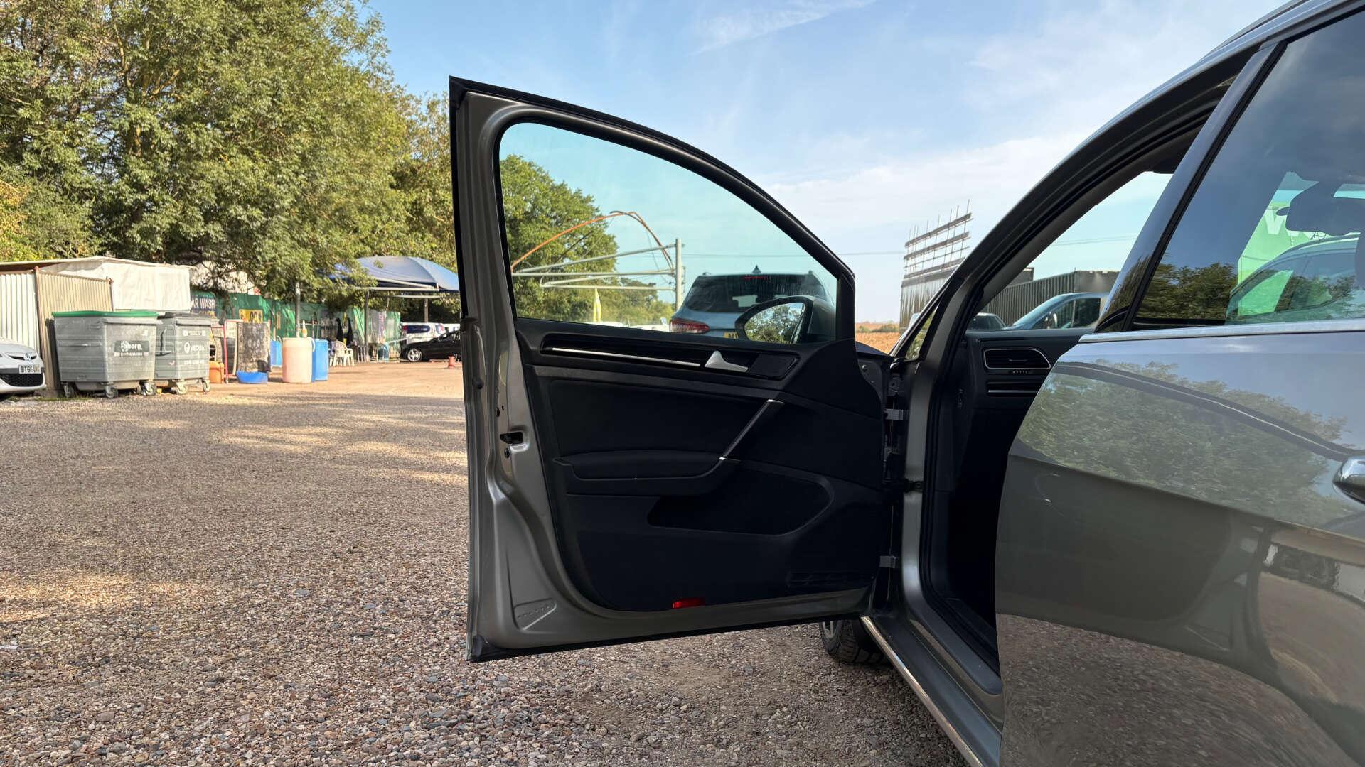 Volkswagen Golf view 39