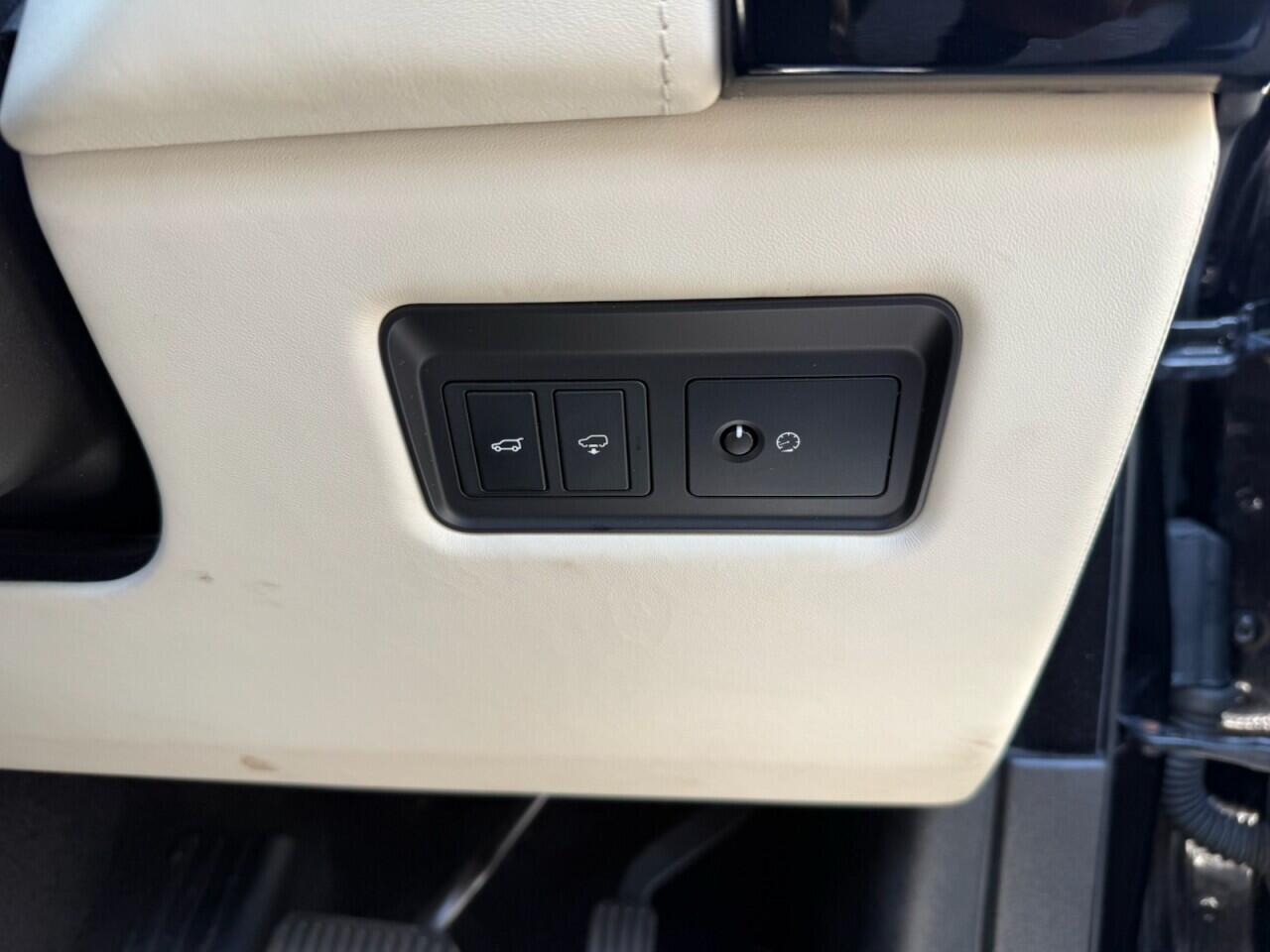Land Rover Range Rover view 21