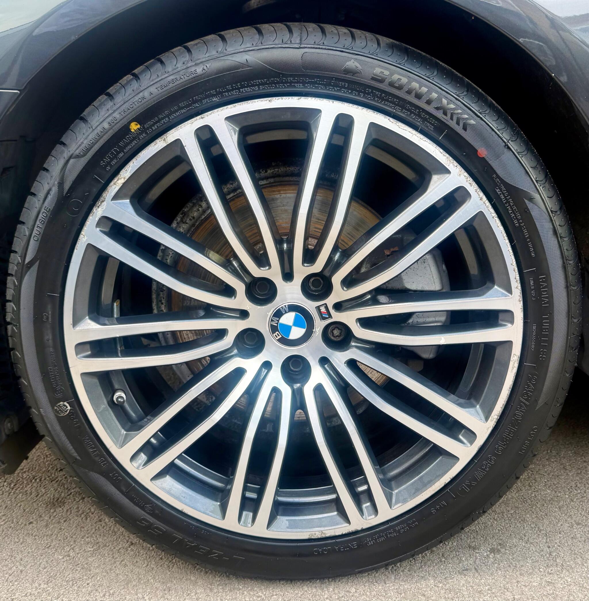 BMW 5 Series view 18