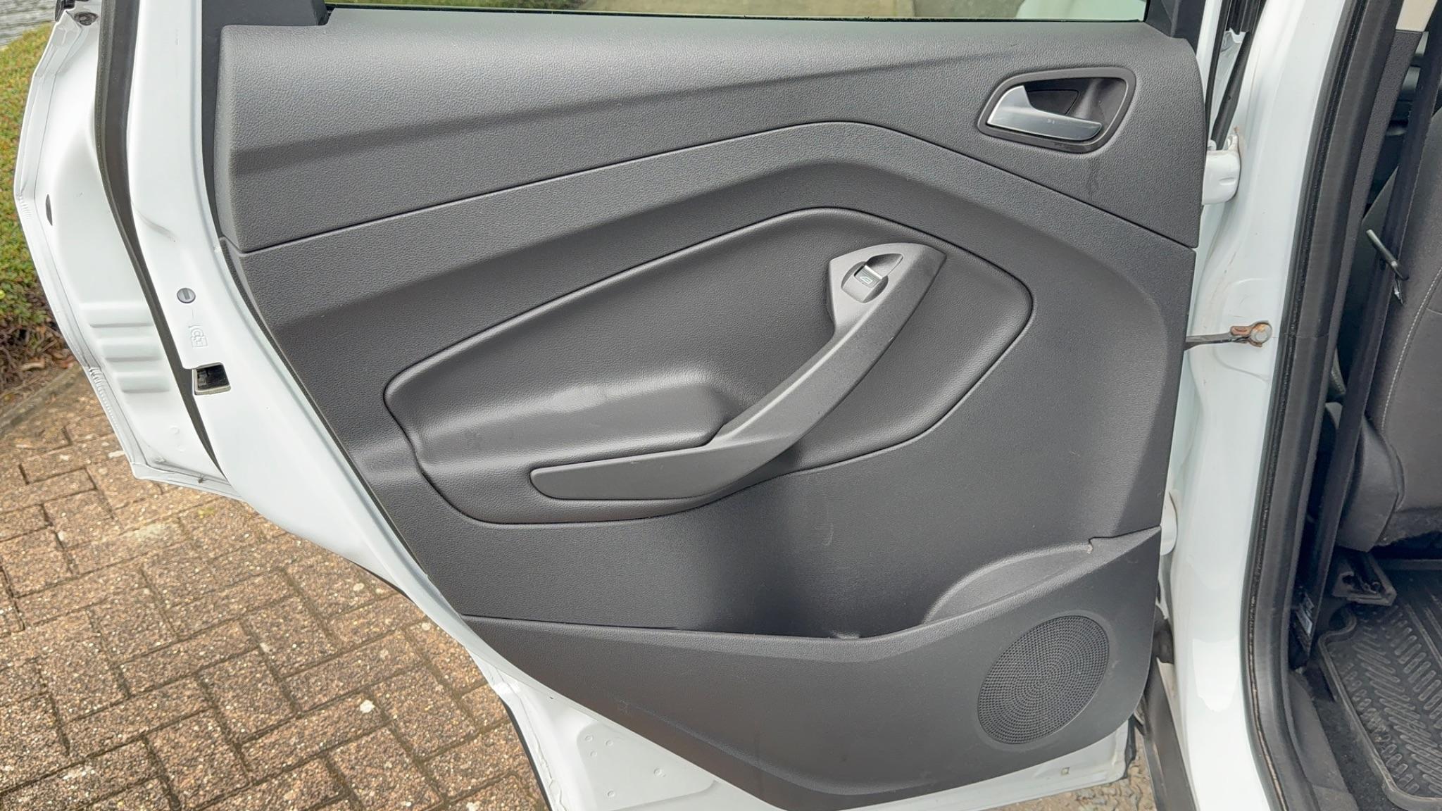 2014 Ford Kuga 2.0 TDCi Zetec AWD Euro 5 5dr • 87,800 miles image 28