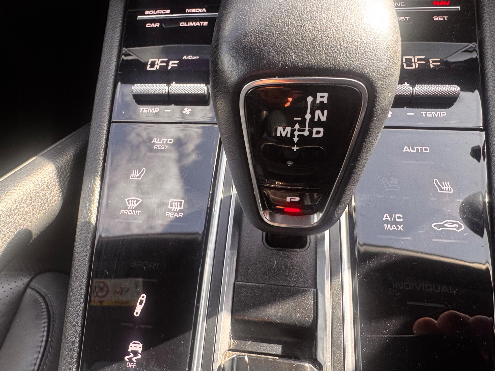Porsche Cayenne view 35