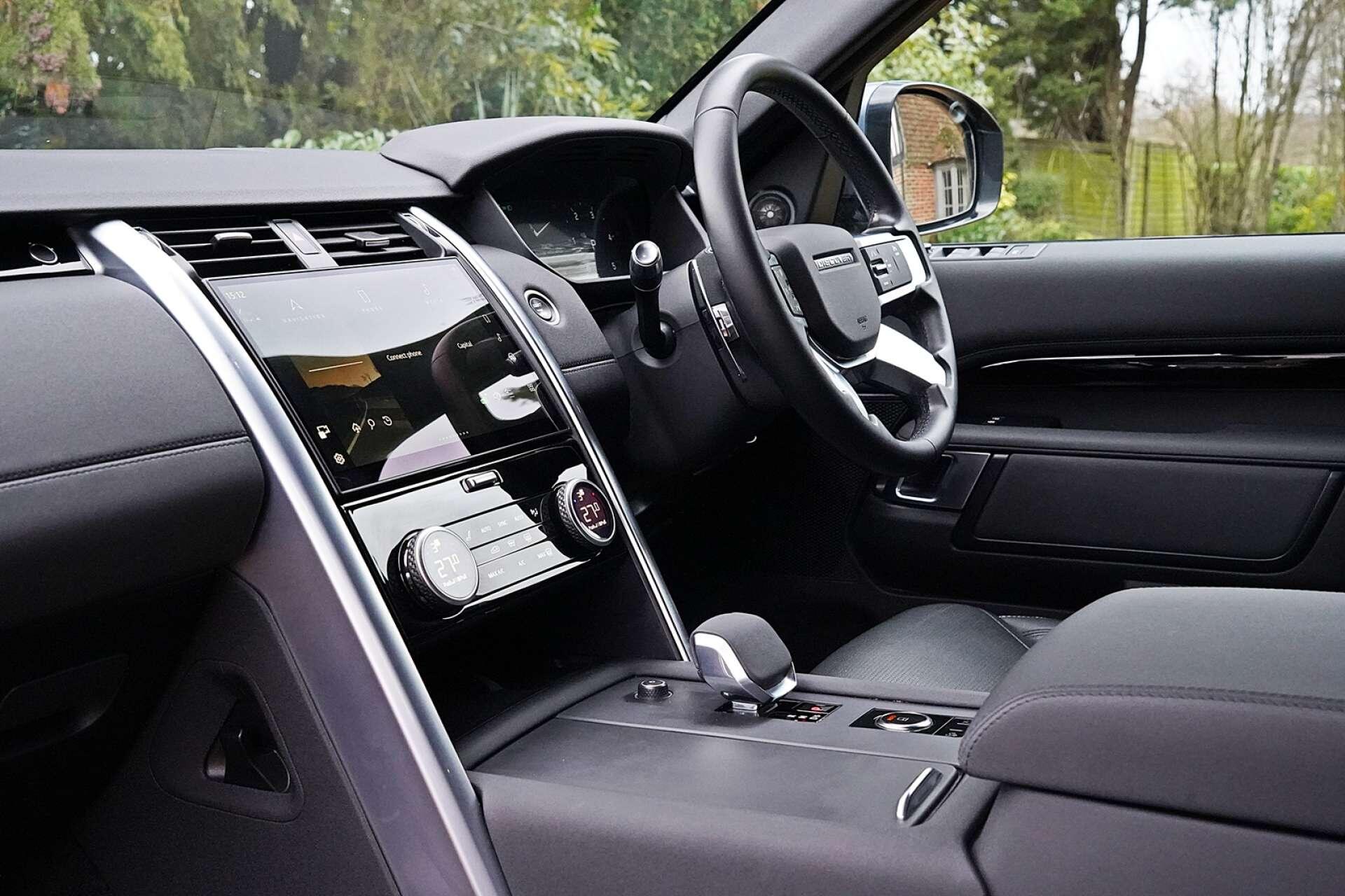 Land Rover Discovery view 16