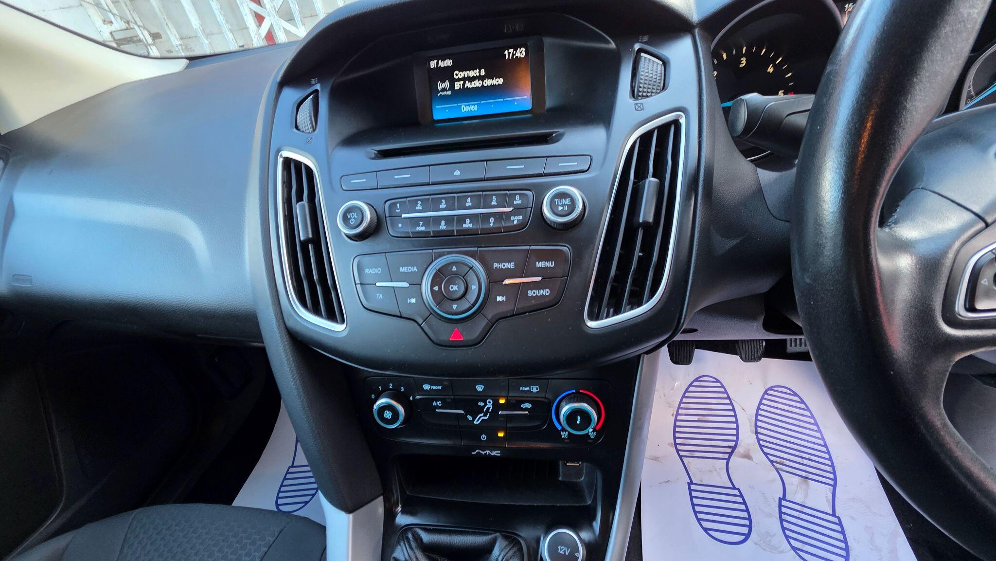 Ford Focus view 19