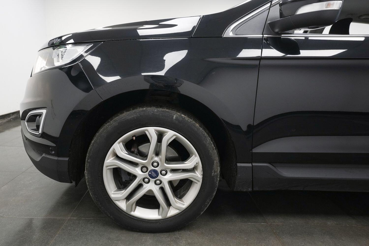 Ford Edge view 6