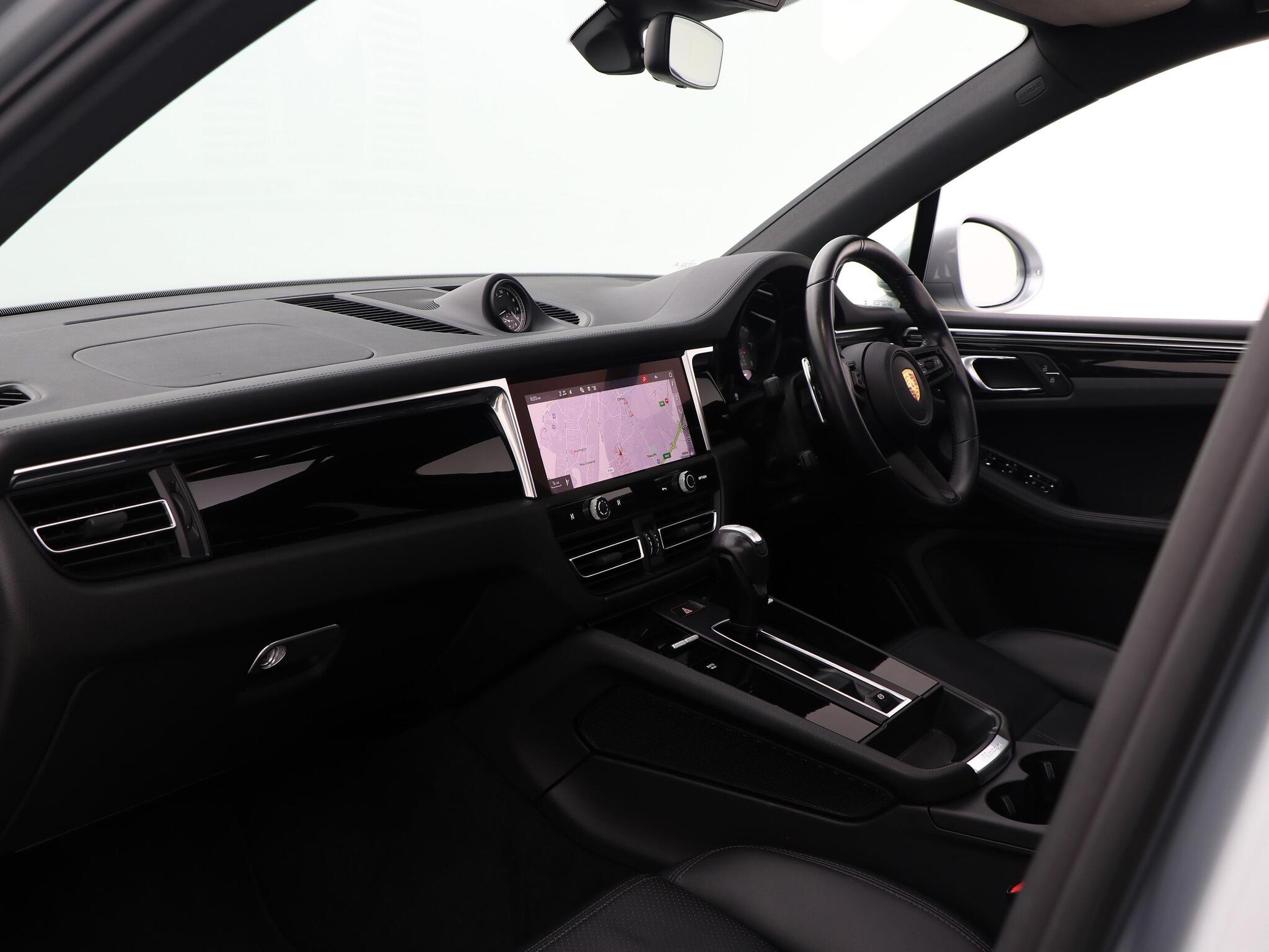Porsche Macan view 36