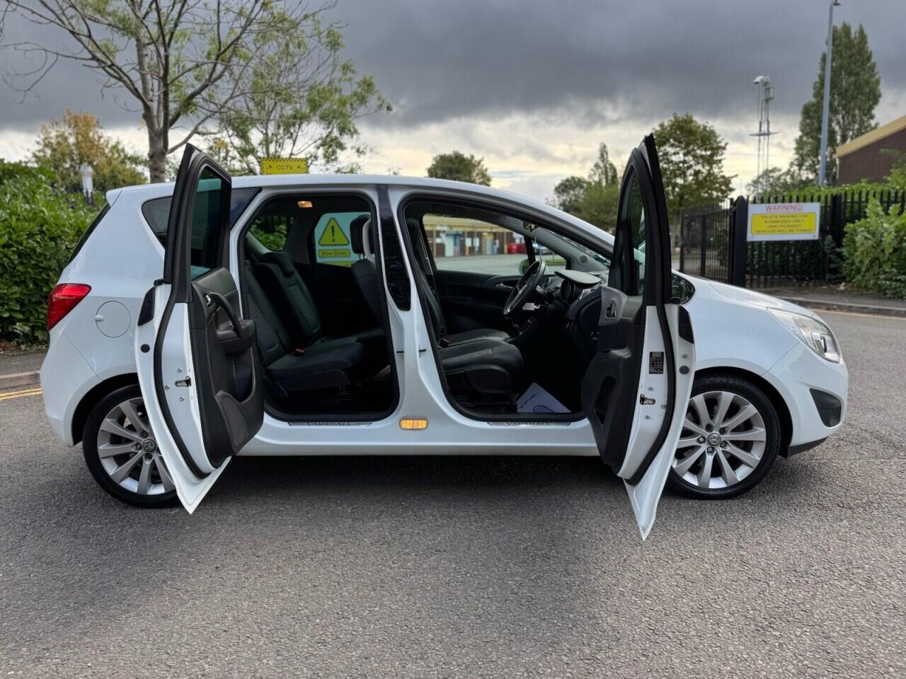 Vauxhall Meriva view 3