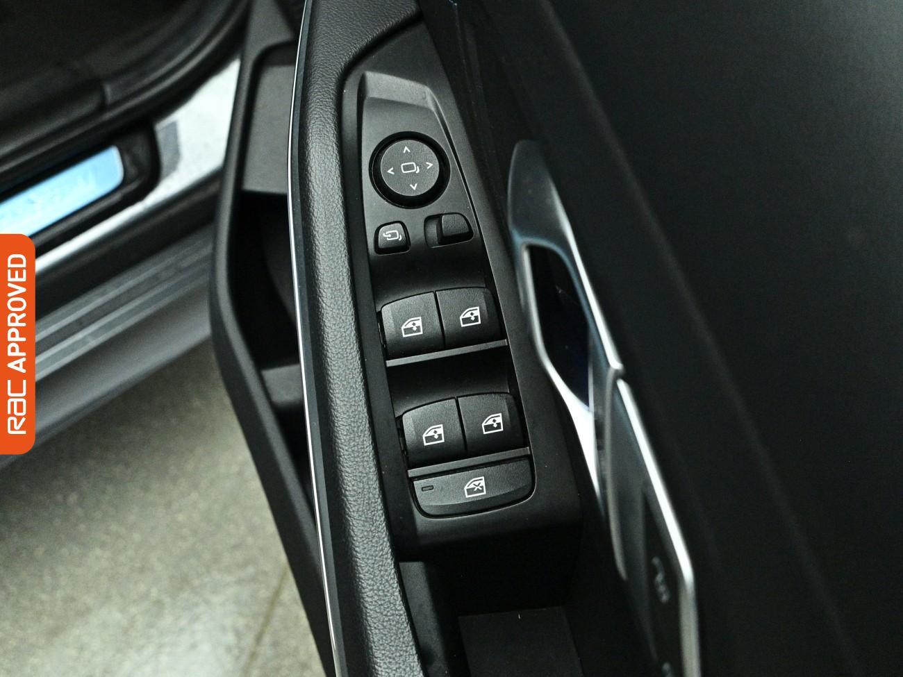 BMW 3 Series view 23