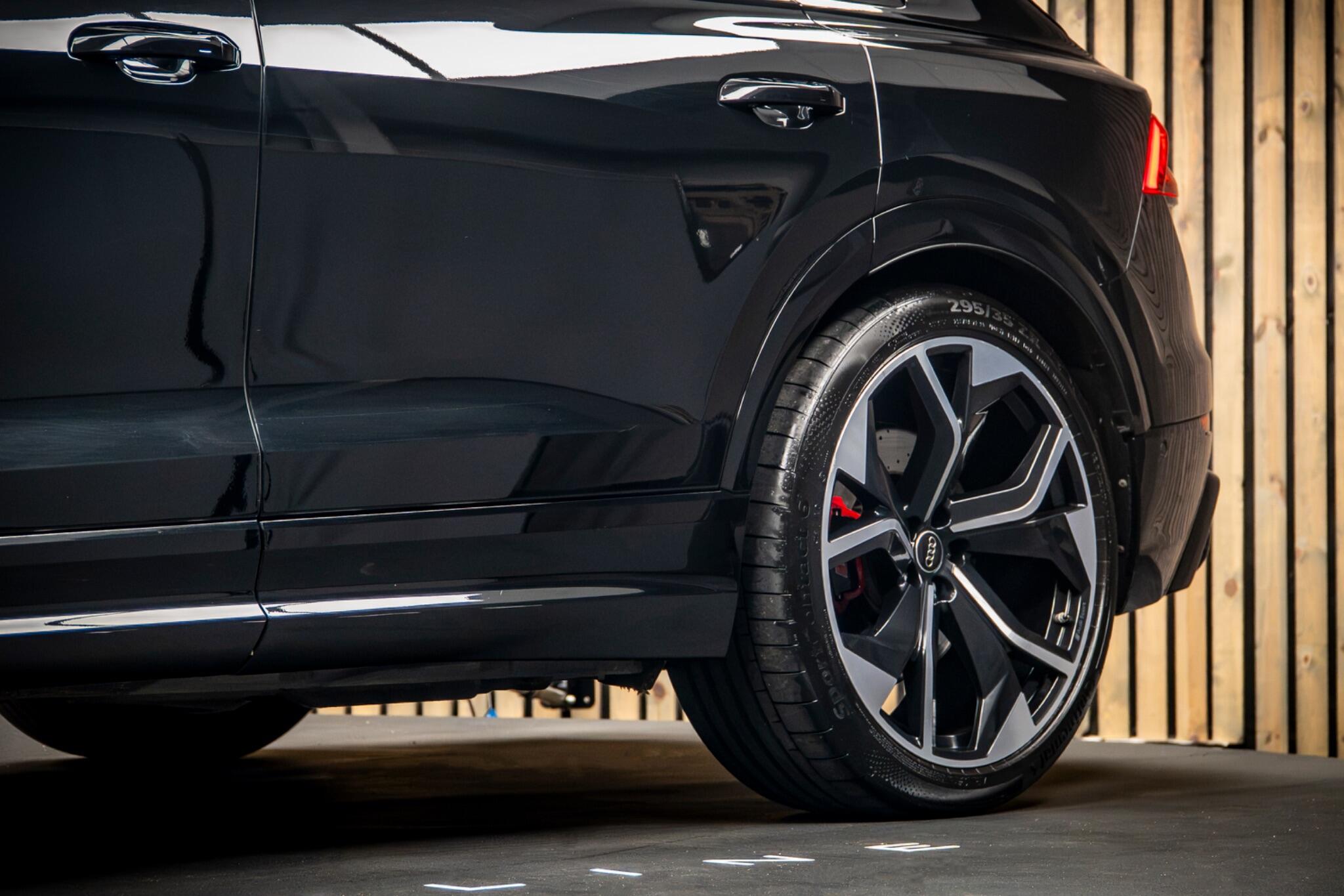 Audi RS Q8 view 16