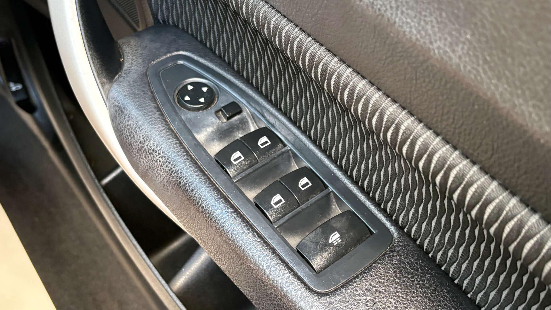 BMW 2 Series view 23