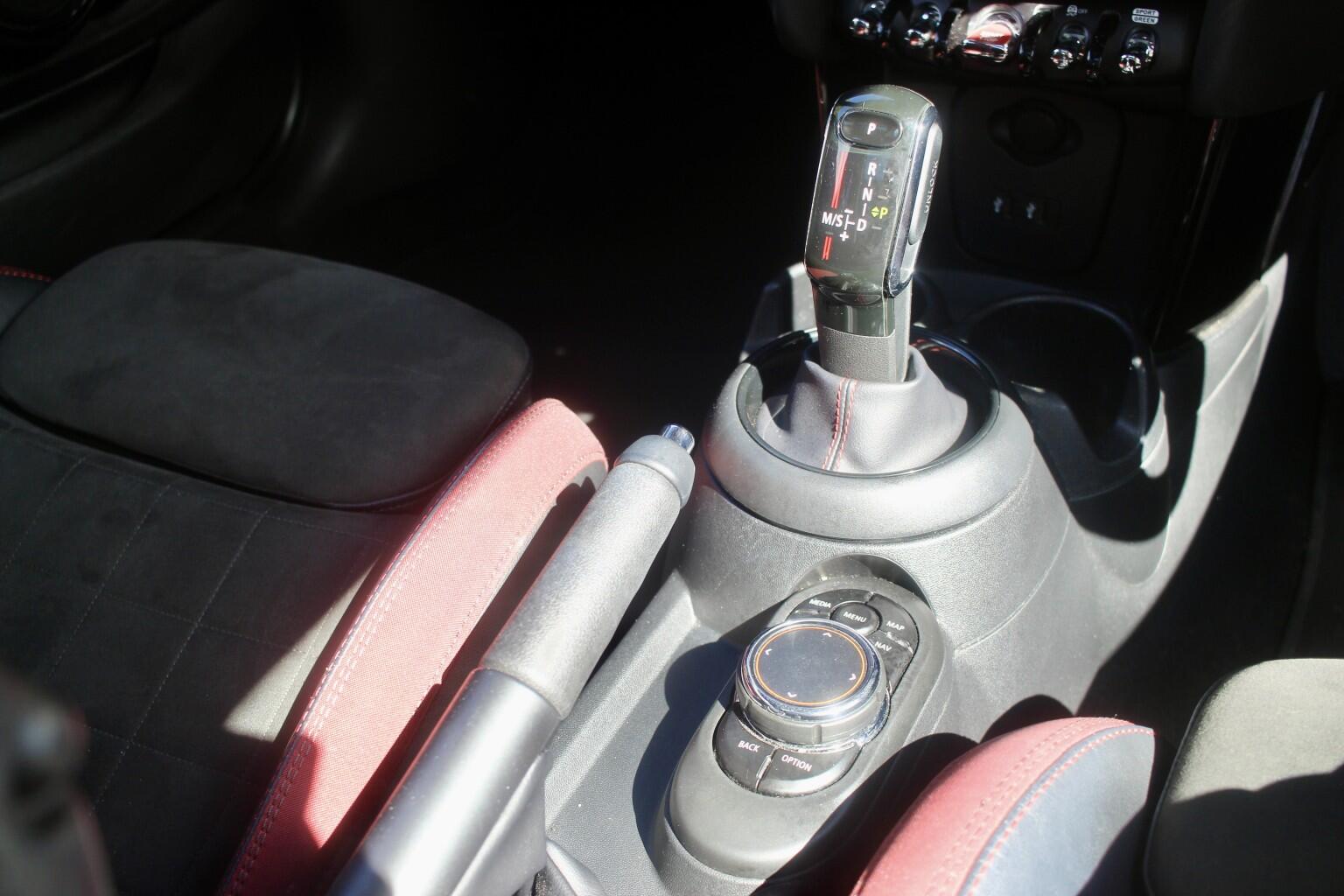 Mini Hatch view 15