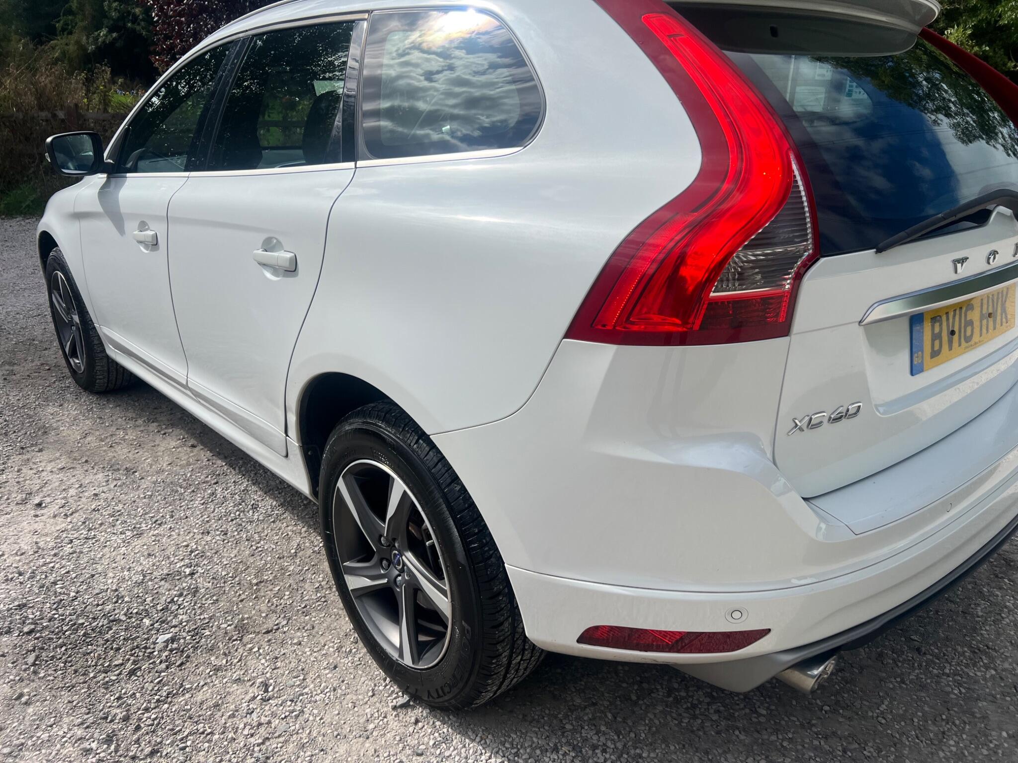 Volvo XC60 view 5