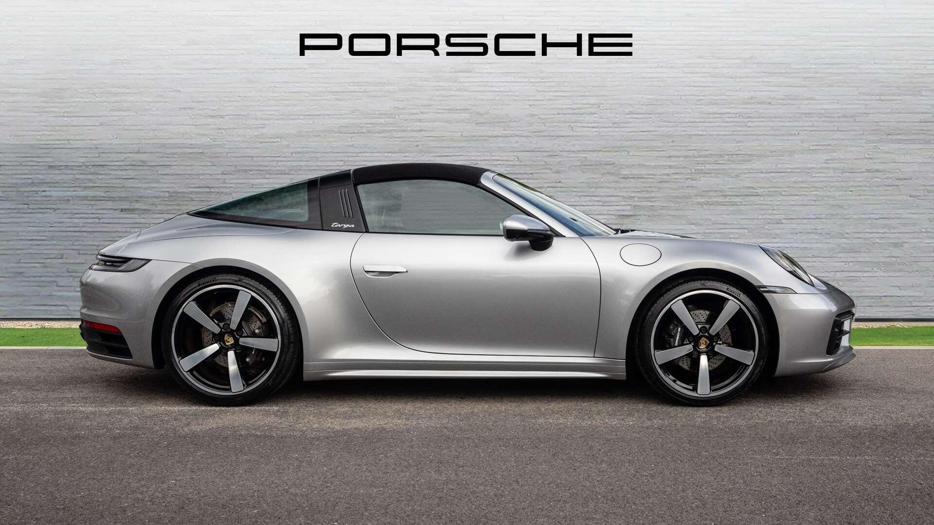 Porsche 911 view 3