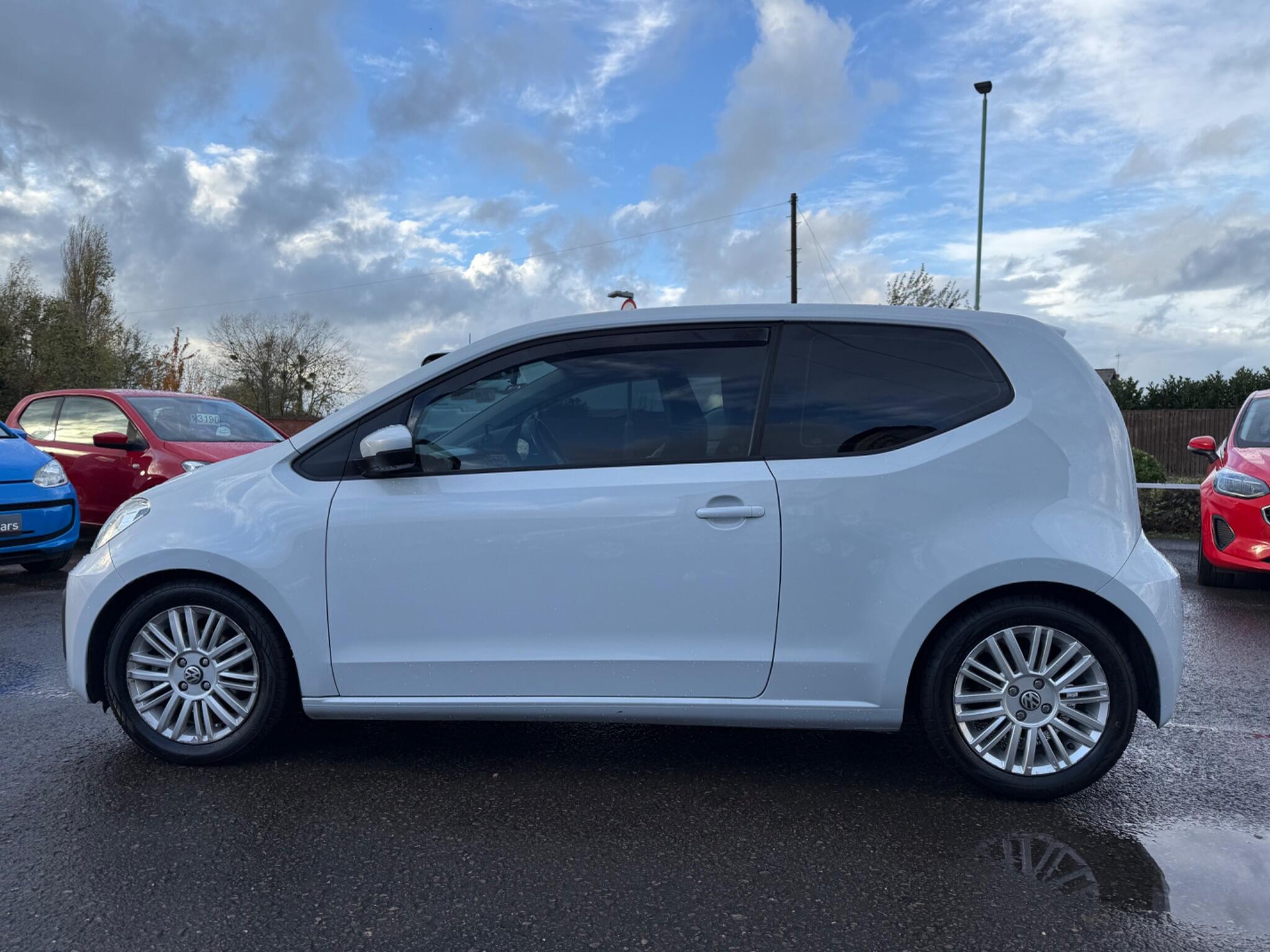2017 Volkswagen up! 1.0 Move up! Euro 6 (s/s) 3dr • 78,022 miles image 4