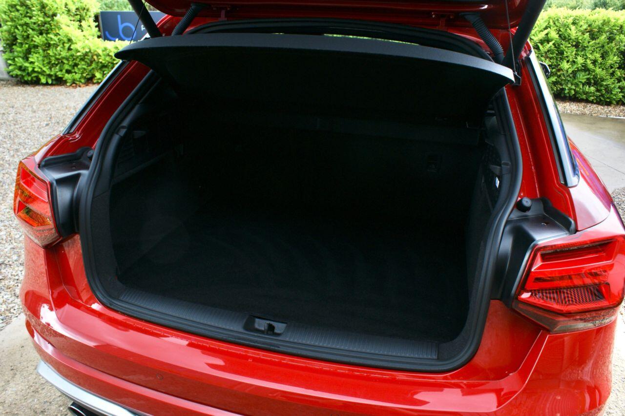 Audi SQ2 view 36