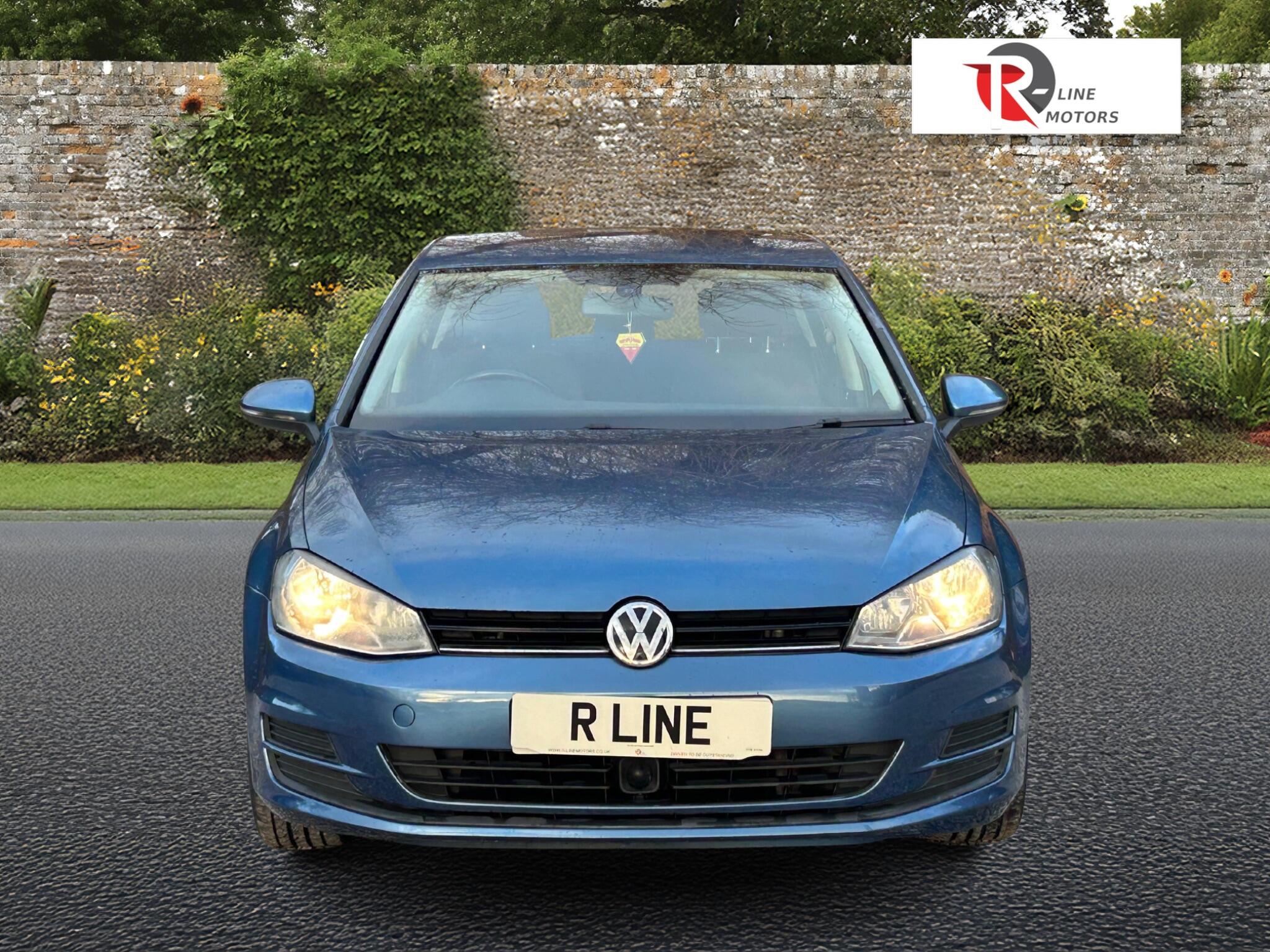 Volkswagen Golf view 4