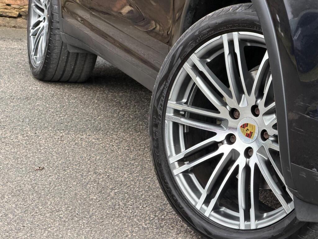 Porsche Cayenne view 56