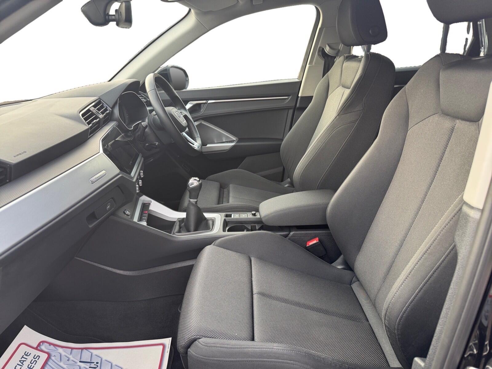 Audi Q3 view 26