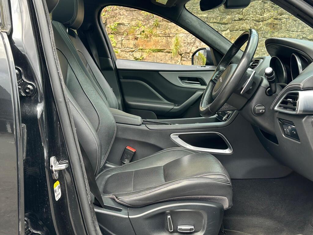 Jaguar F-Pace view 9